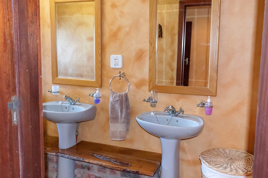 4 Bedroom Property for Sale in Theescombe Eastern Cape